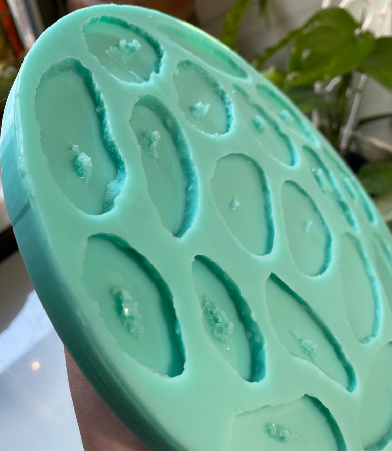 XL Agate Crystal Palette Silicone Mould. 9 Matching pairs. 18 total individual pieces. Make resin earrings, pendants, magnets key-chains