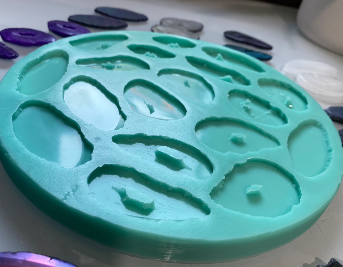 XL Agate Crystal Palette Silicone Mould. 9 Matching pairs. 18 total individual pieces. Make resin earrings, pendants, magnets key-chains