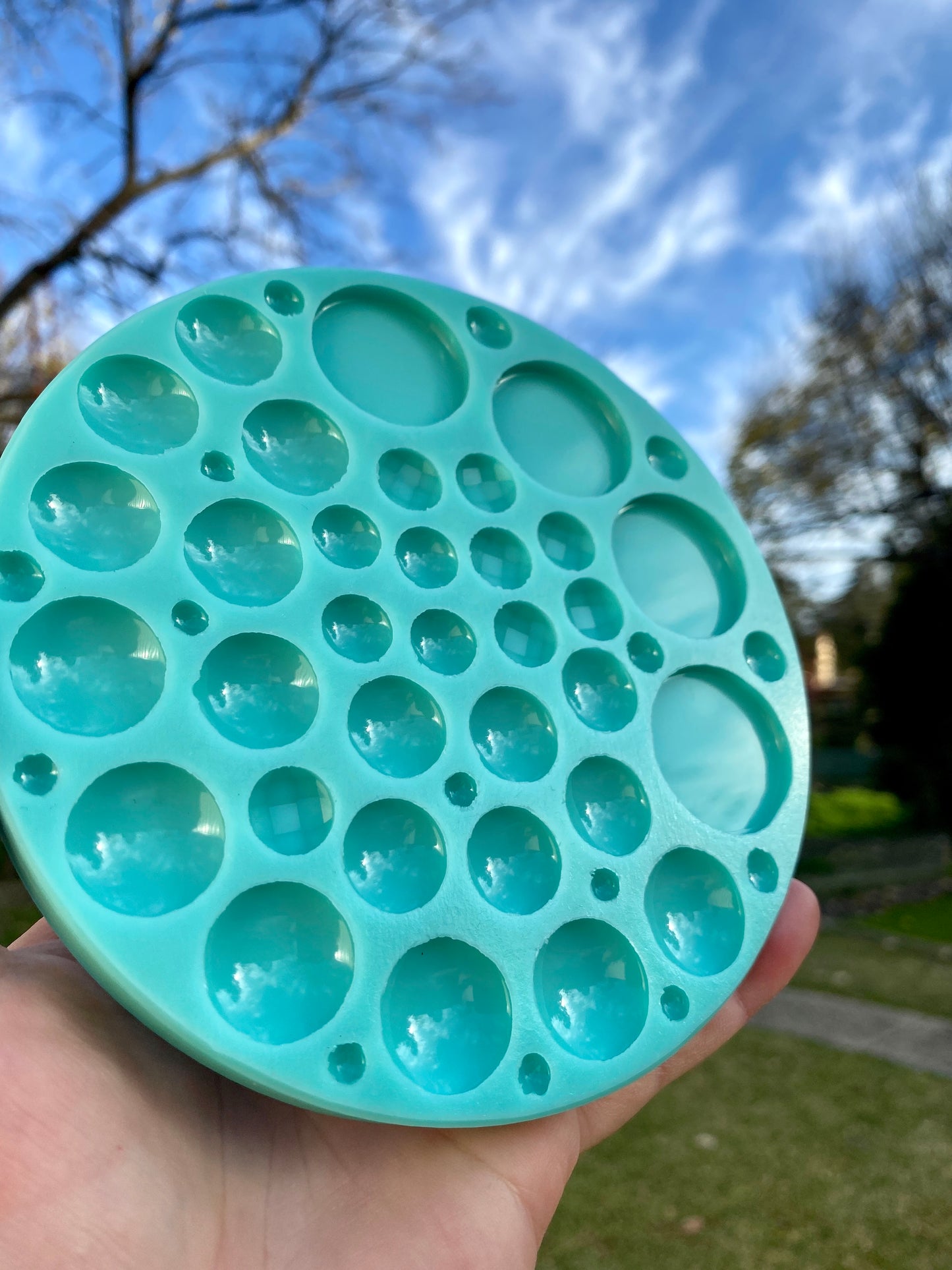 Round/Circle Cabochon Palette Silicone Mould - 49 piece round flat, raised and faceted. Easily make many pairs of earrings, pendants at once. Faceted sun catcher cabs that reflect rainbows.