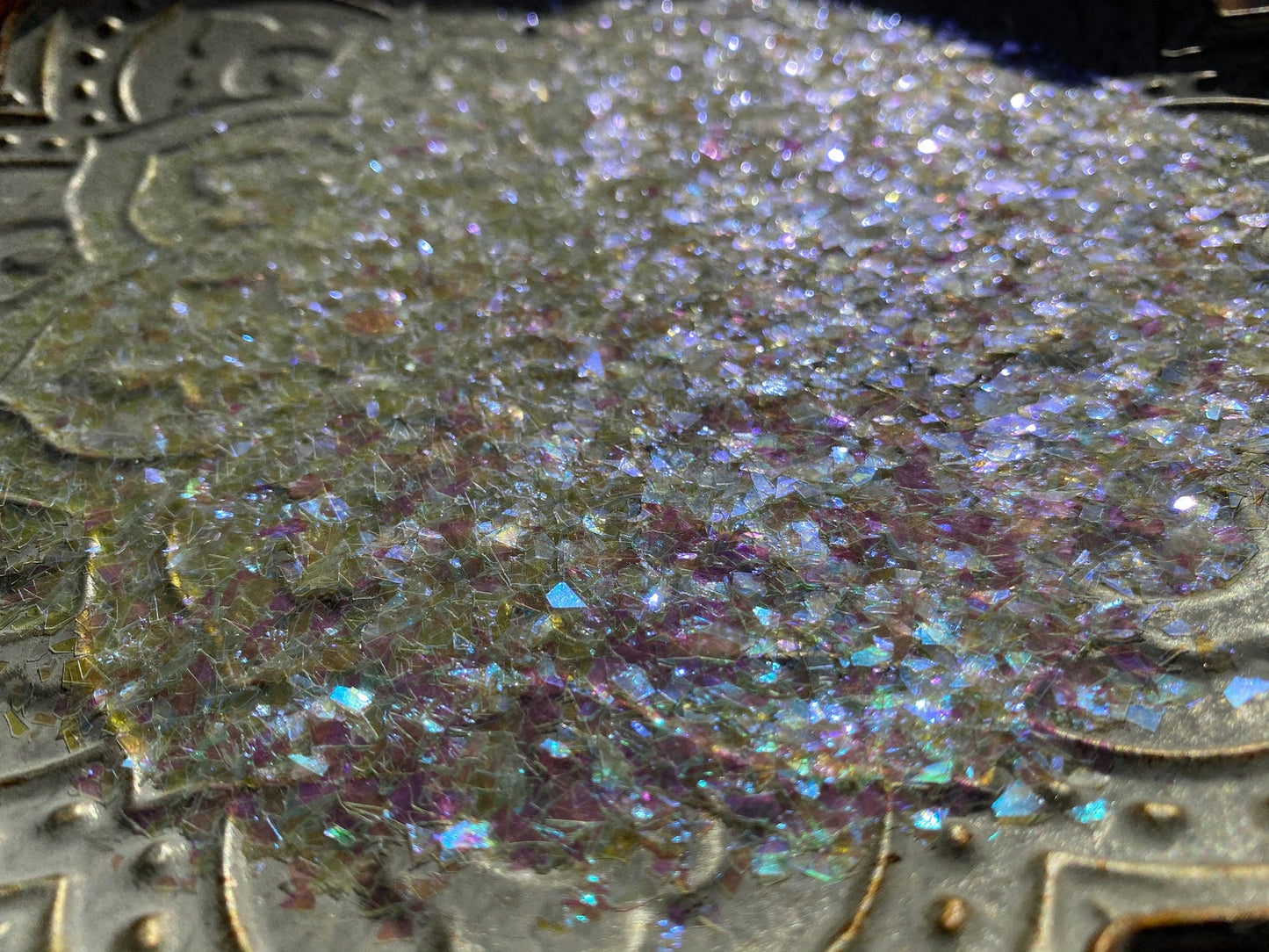 Dragon Scales - Small Iridescent Colour Shifting Flakes. 15 ml glass vial. Resin art, slime, tumbler, soap, candle, nail art etc.